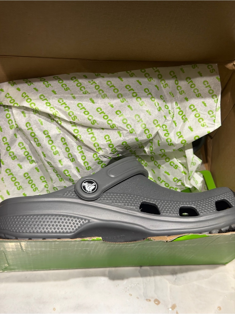 CROCS Kids Classic Clog in Charcoal Gray women’s 6 men’s 4 - Picture 2 of 6